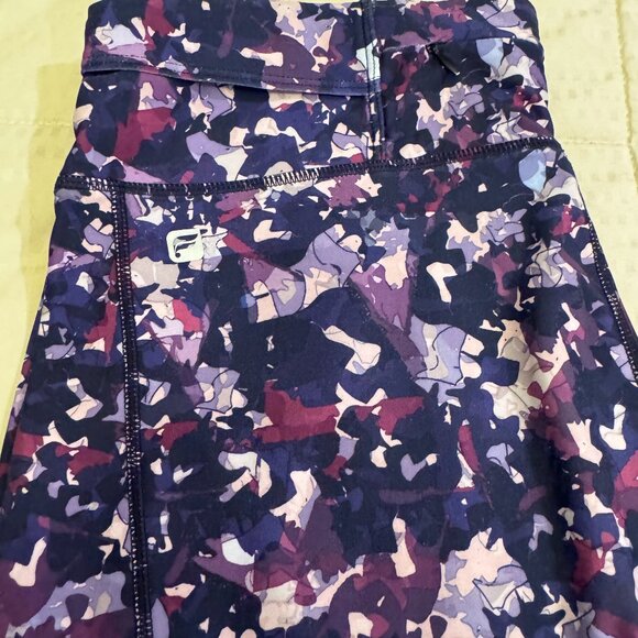 Fabletics, Gia Printed PowerLite Crop, Medium, Camo Flurry Print - Picture 2 of 7